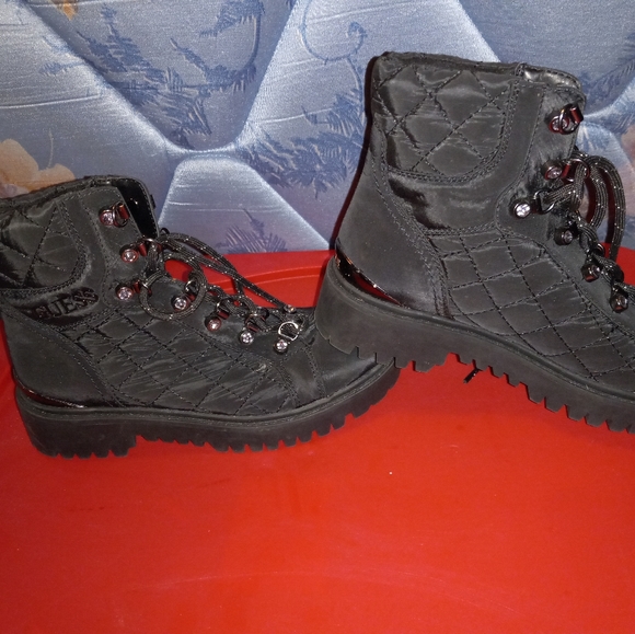 NWOT woman's size 6M Guess boots - Picture 3 of 12